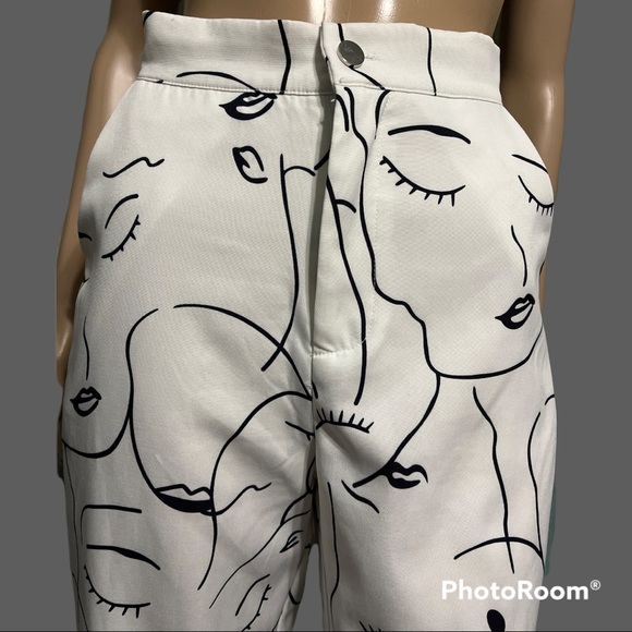 High Waist Figure Print Wide Leg Pants. Size:  2 - Picture 5 of 9